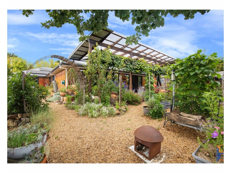 1 Salmon Avenue, Armidale NSW 2350