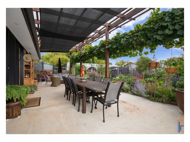 1 Salmon Avenue, Armidale NSW 2350