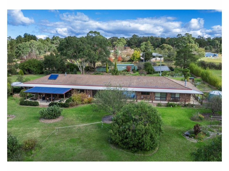 37 Inces Road, Armidale NSW 2350
