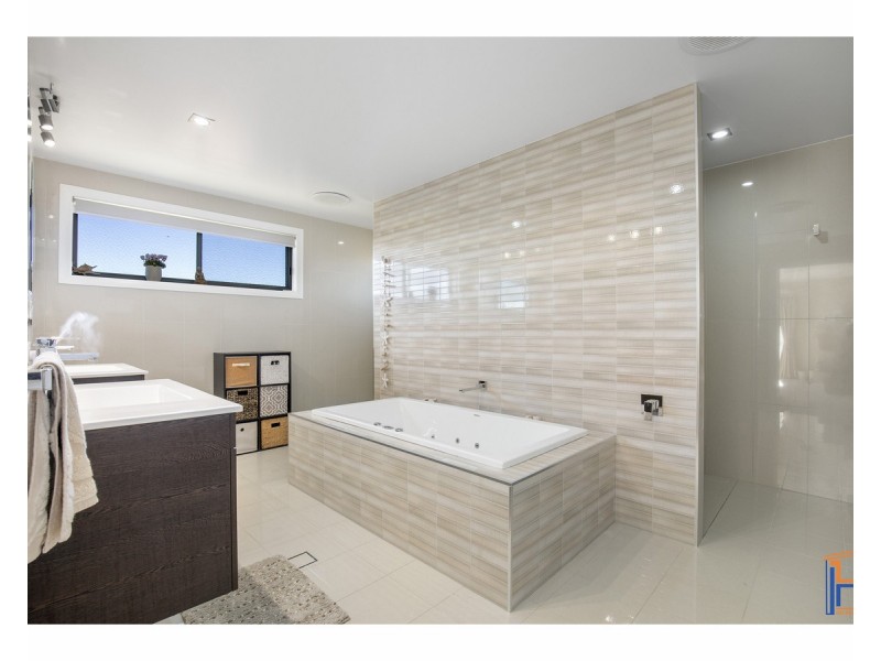 222 Dangarsleigh Road, Armidale NSW 2350