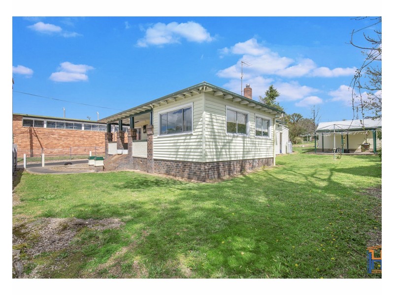 2 McShane Avenue, Armidale NSW 2350