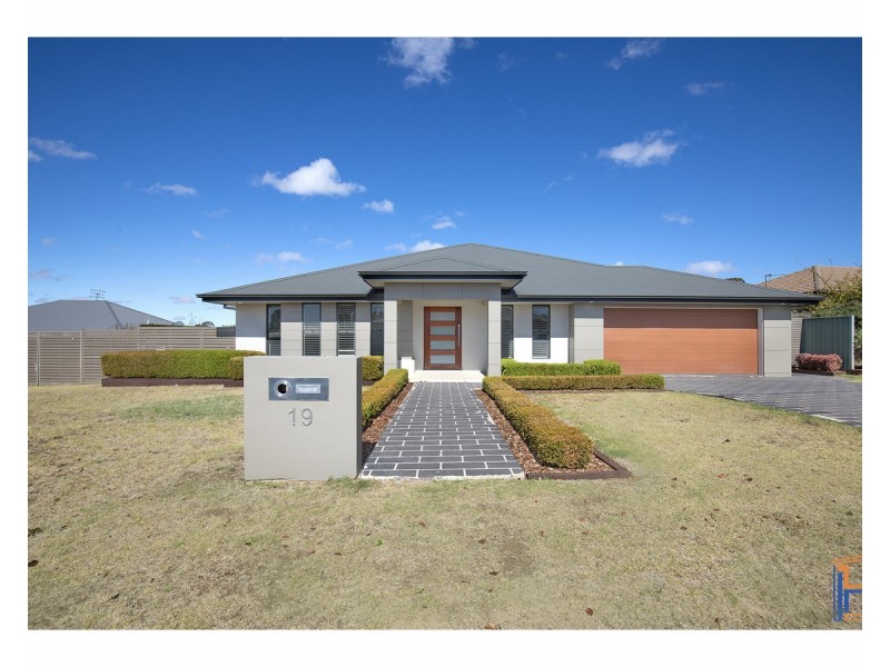 19 Netherton Park Avenue, Armidale NSW 2350
