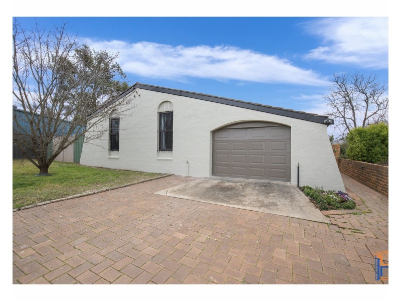 13 Kenalmac Avenue, Armidale NSW 2350