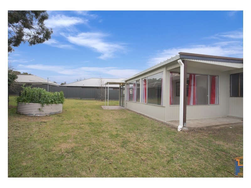 13 Kenalmac Avenue, Armidale NSW 2350