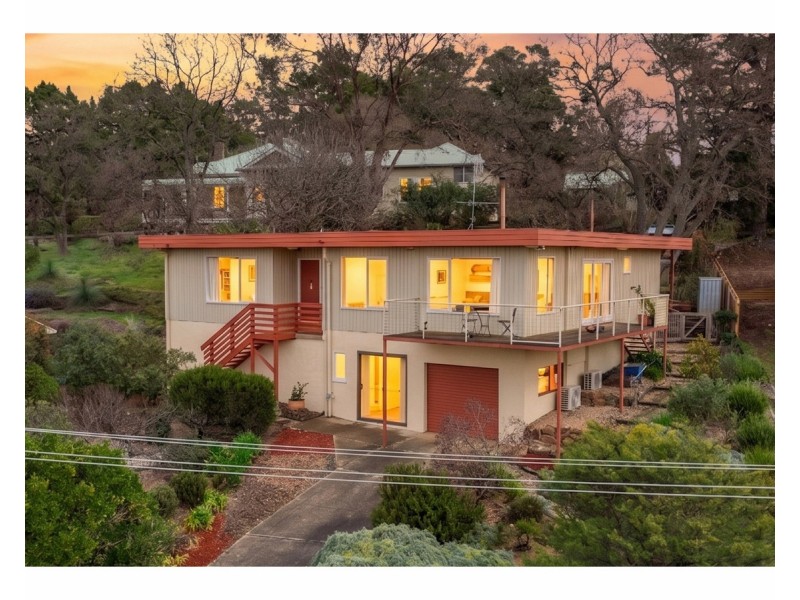 16 Curtis Street, Armidale NSW 2350