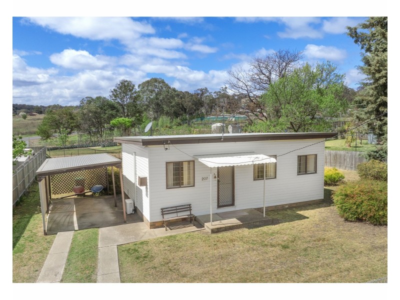 207 Canambe Street, Armidale NSW 2350