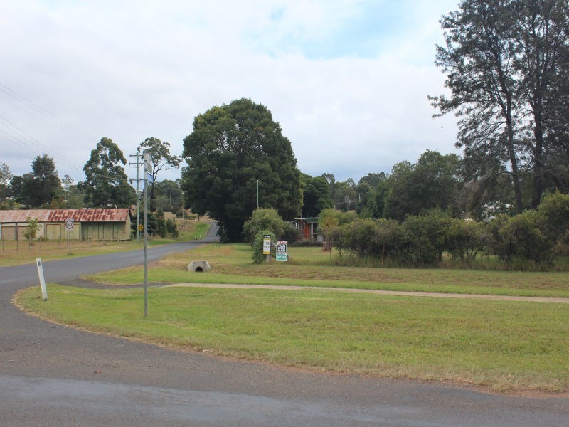 2/96 Hart Street, Blackbutt QLD 4306