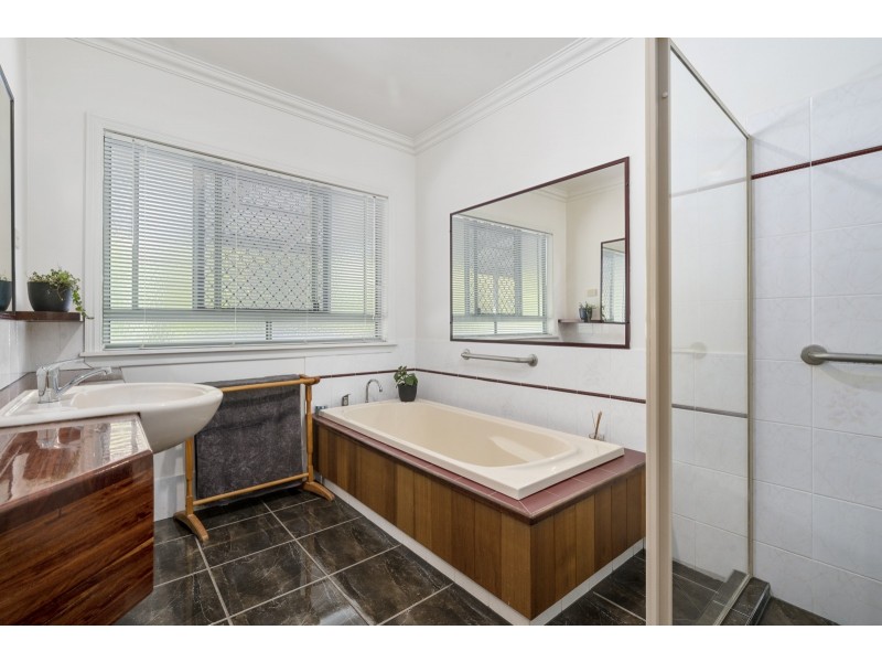 100 Greenhills Drive, Blackbutt QLD 4306