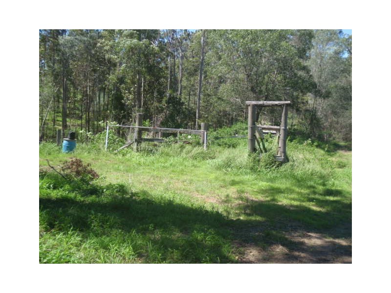 2  VALLEY ROAD, Blackbutt QLD 4306