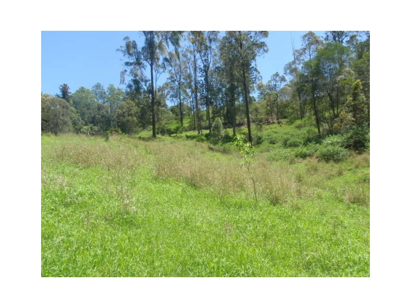 2  VALLEY ROAD, Blackbutt QLD 4306