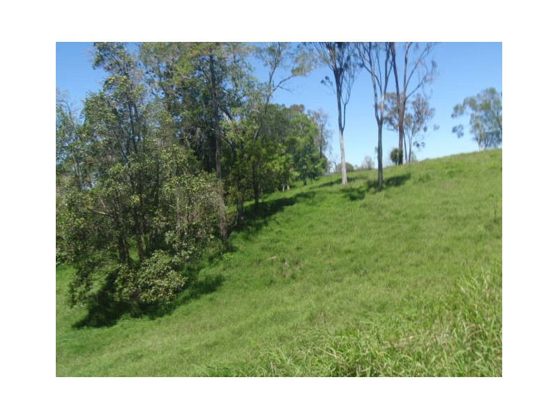 2  VALLEY ROAD, Blackbutt QLD 4306