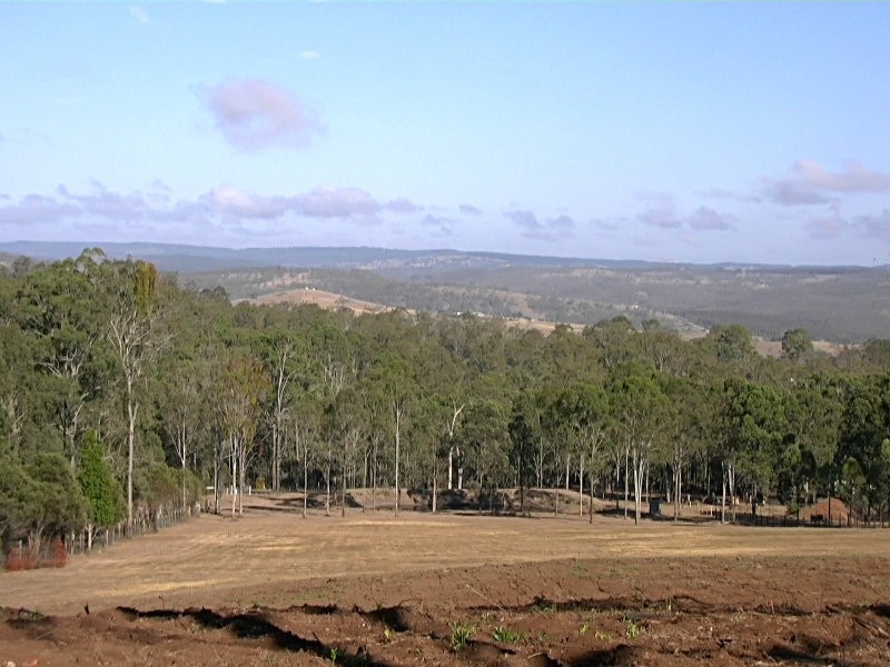 5 Bowman Road, Blackbutt North QLD 4306