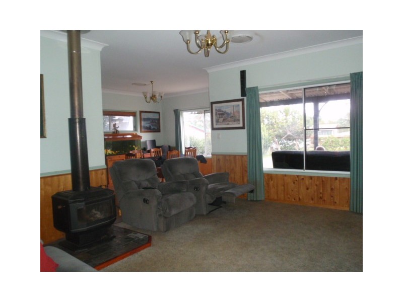19 James Street, Blackbutt QLD 4306