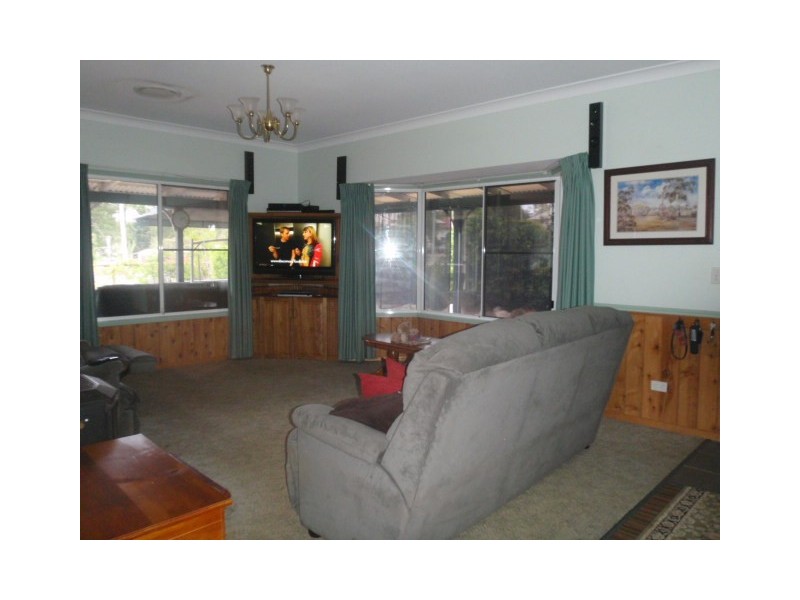 19 James Street, Blackbutt QLD 4306