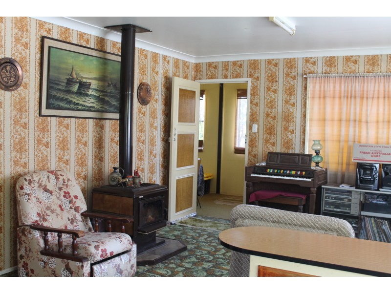 9 Gladys Street, Blackbutt QLD 4306