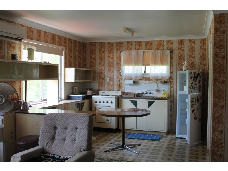 9 Gladys Street, Blackbutt QLD 4306