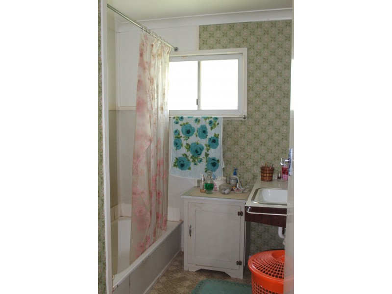 9 Gladys Street, Blackbutt QLD 4306