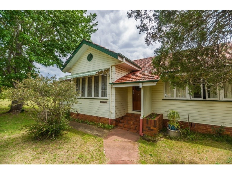 86 Hart Street, Blackbutt QLD 4306