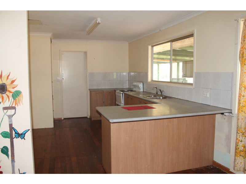 11 Hart Street, Blackbutt QLD 4306