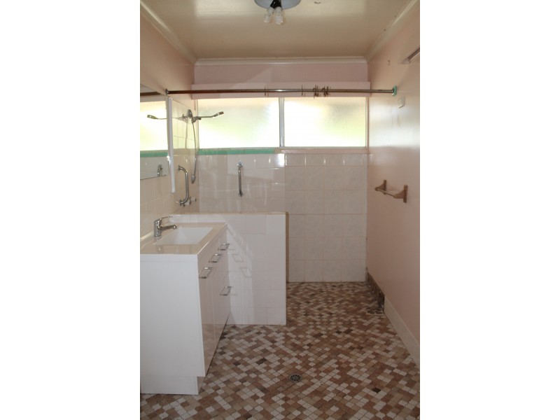 11 Hart Street, Blackbutt QLD 4306