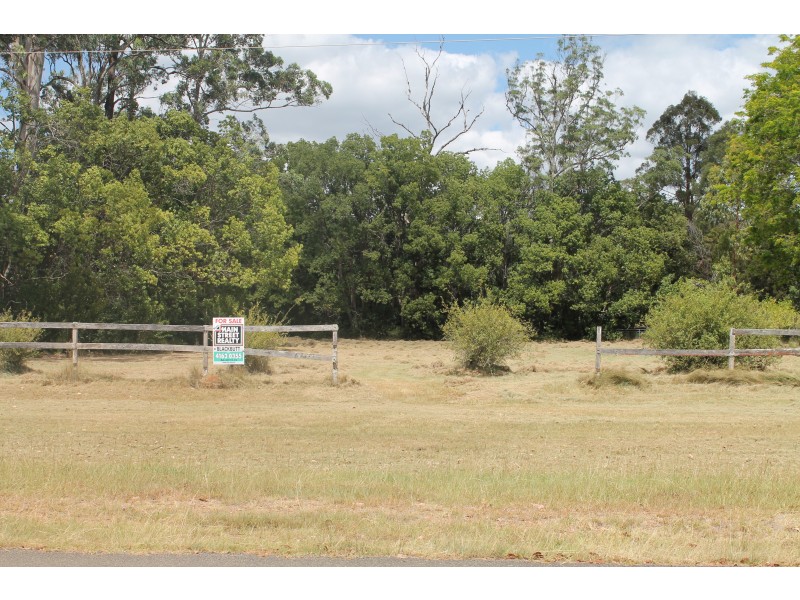 11 Hart Street, Blackbutt QLD 4306