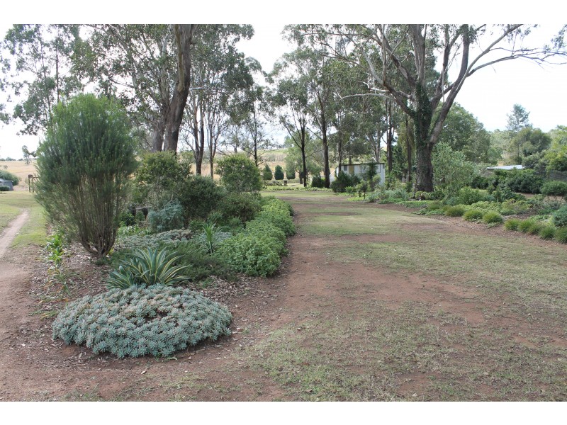 54  Hardgrave Road, Benarkin QLD 4306