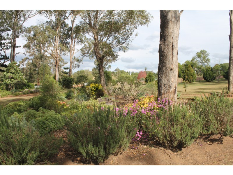 54  Hardgrave Road, Benarkin QLD 4306