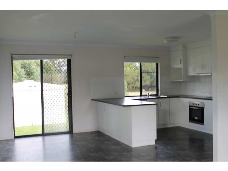 21 Railway Street, Blackbutt QLD 4306