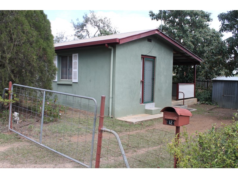 12 Gladys Street, Blackbutt QLD 4306