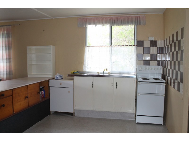 12 Gladys Street, Blackbutt QLD 4306