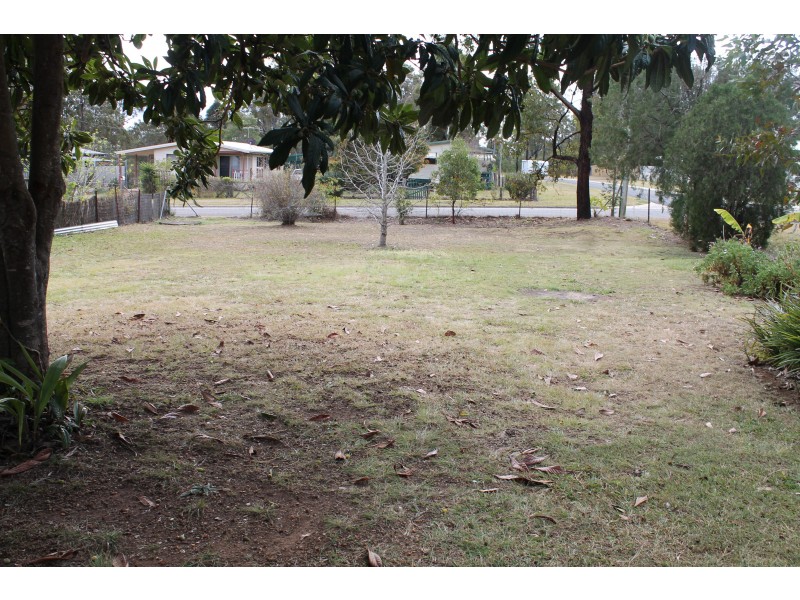 12 Gladys Street, Blackbutt QLD 4306