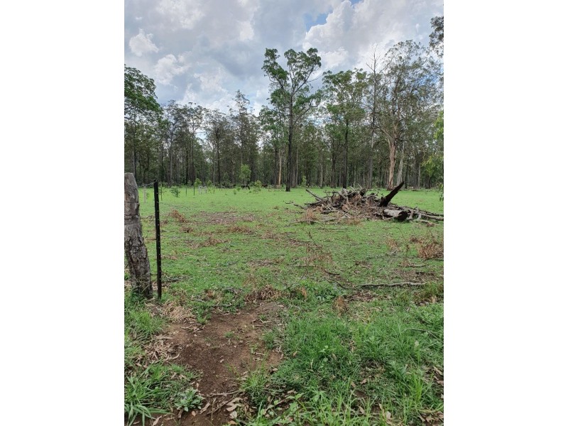 27 & 28 Hathaway Street, Benarkin QLD 4306