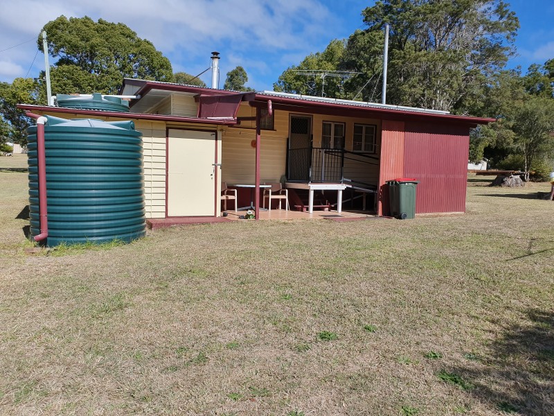4 COULSON STREET, Blackbutt QLD 4306