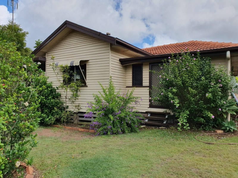10 Fern Street, Blackbutt QLD 4306