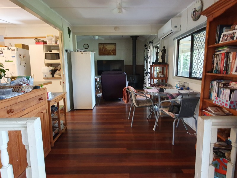 10 Fern Street, Blackbutt QLD 4306
