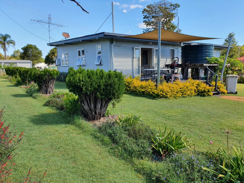 12 James Street, Blackbutt QLD 4306