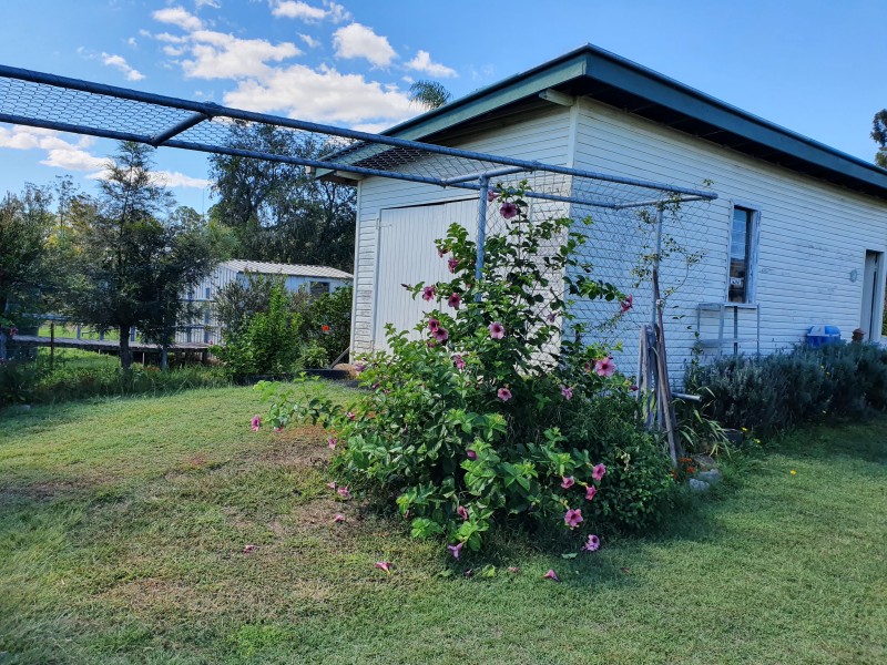 12 James Street, Blackbutt QLD 4306