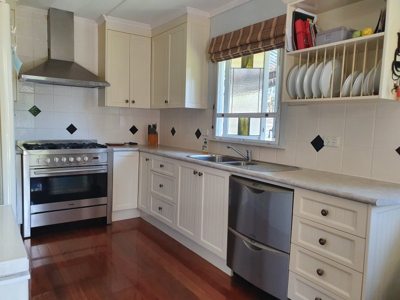 27 BLACKBUTT STREET, Blackbutt QLD 4306