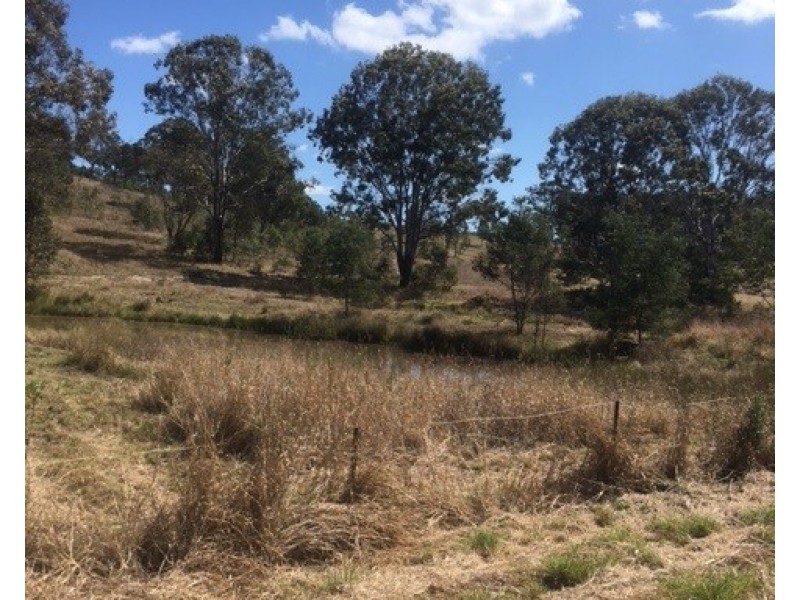 6 Emerson Rd, Blackbutt QLD 4306