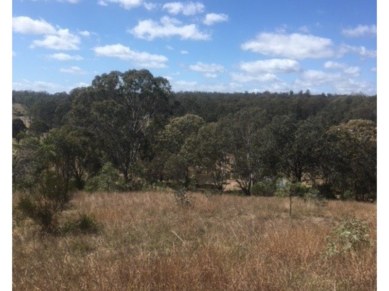 6 Emerson Rd, Blackbutt QLD 4306