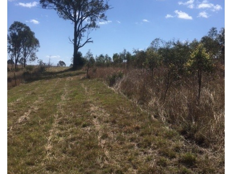 6 Emerson Rd, Blackbutt QLD 4306