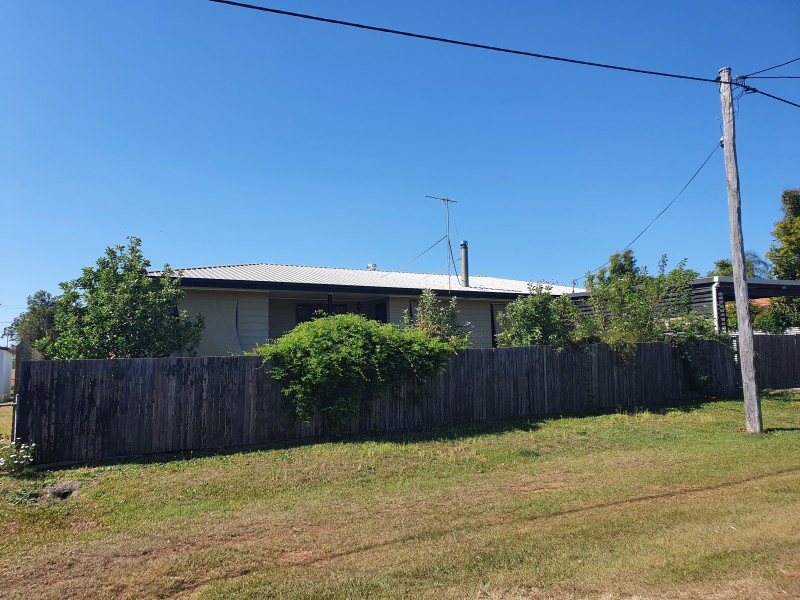 8 FERN STREET, Blackbutt QLD 4306