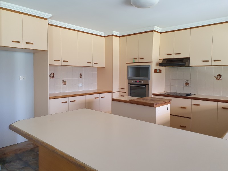 8 FERN STREET, Blackbutt QLD 4306