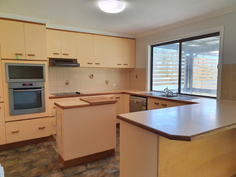 8 FERN STREET, Blackbutt QLD 4306