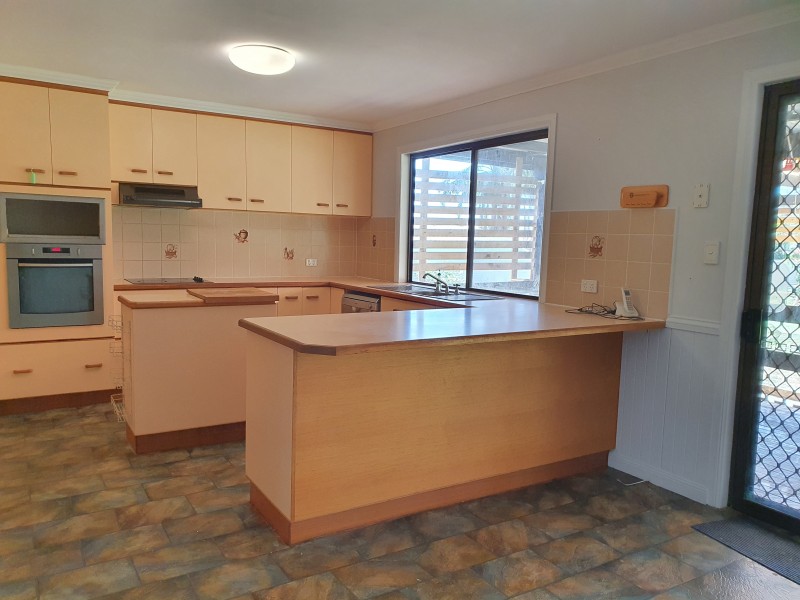 8 FERN STREET, Blackbutt QLD 4306