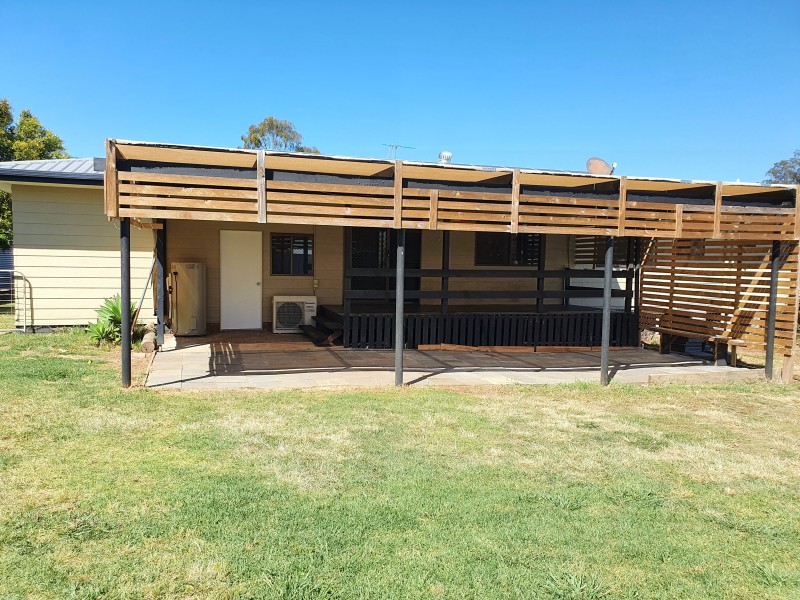 8 FERN STREET, Blackbutt QLD 4306