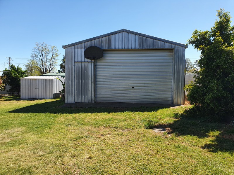 8 FERN STREET, Blackbutt QLD 4306