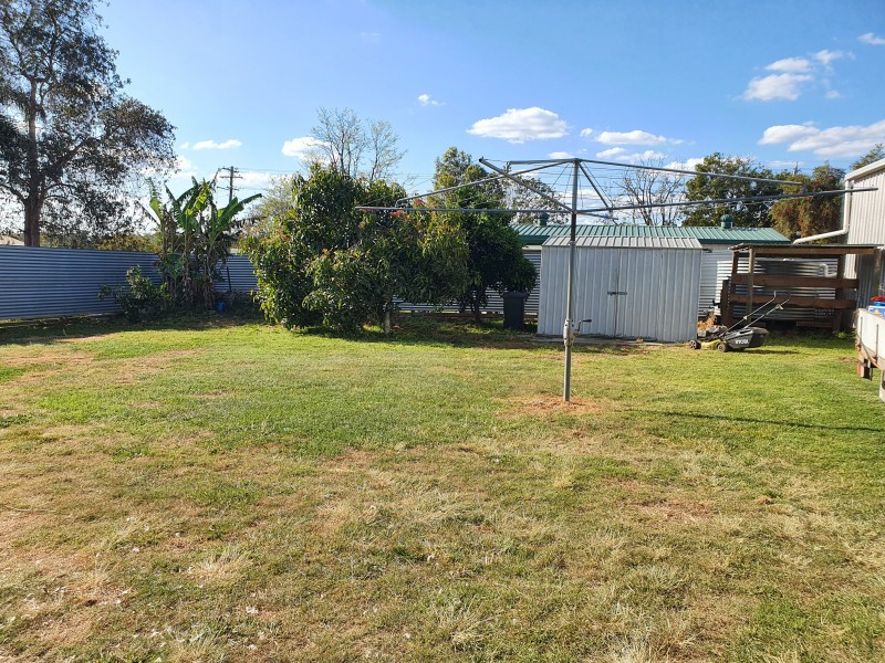 8 FERN STREET, Blackbutt QLD 4306