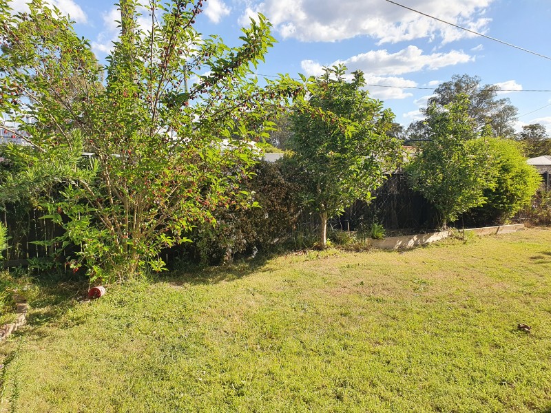 8 FERN STREET, Blackbutt QLD 4306