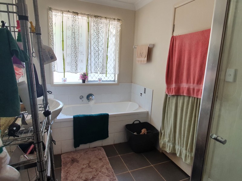 17 GRANTS ROAD, Benarkin QLD 4306